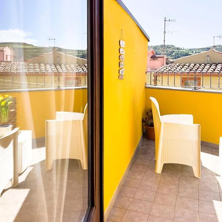La Torre Del Pozzo Guest House 보사 외부 사진