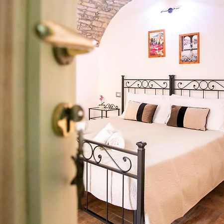La Torre Del Pozzo Guest House 보사 외부 사진