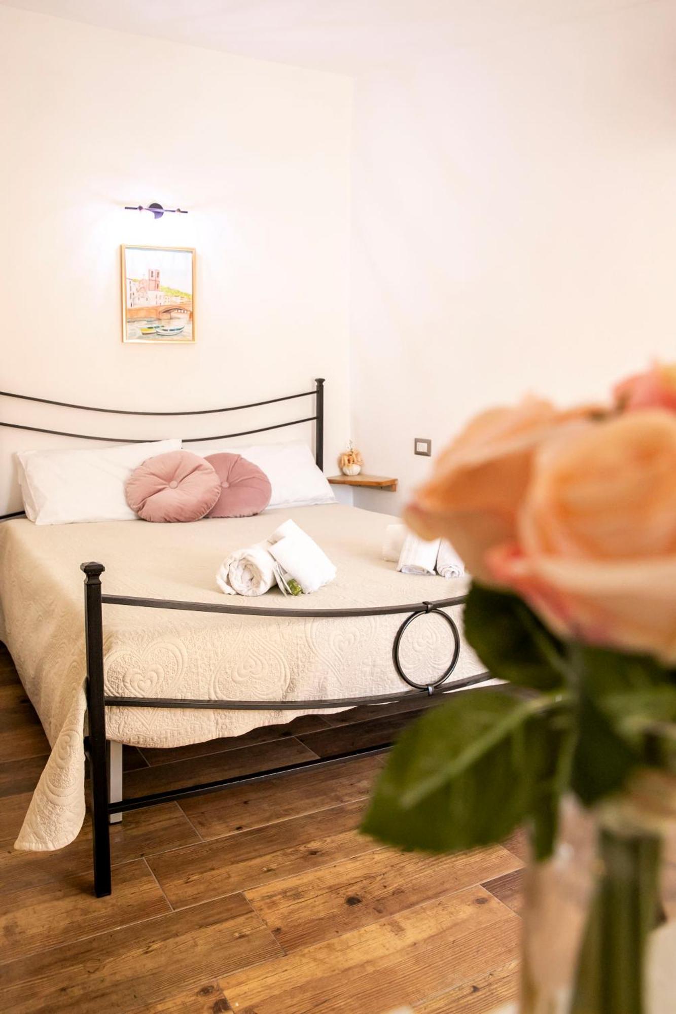 La Torre Del Pozzo Guest House 보사 외부 사진