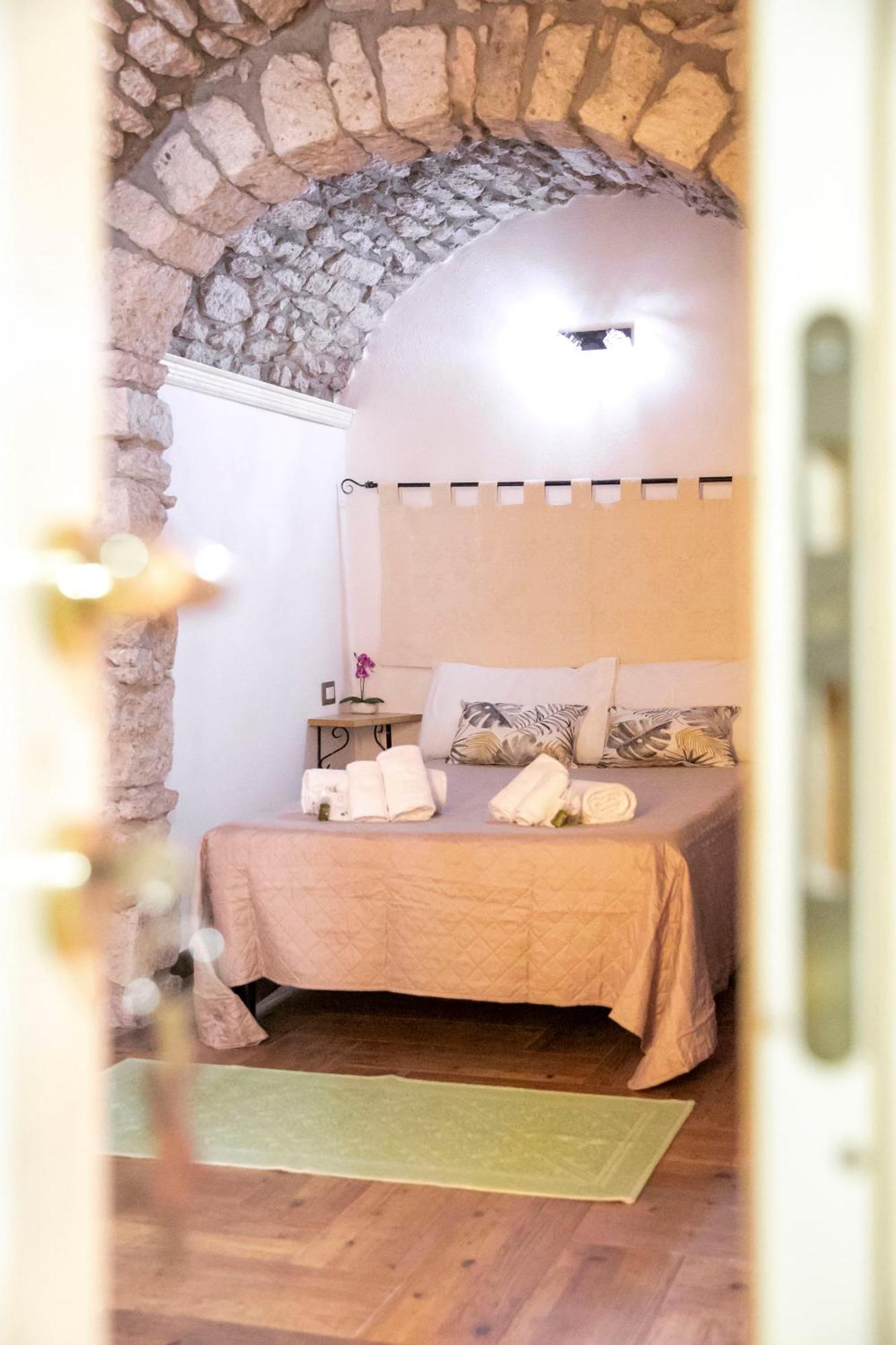La Torre Del Pozzo Guest House 보사 외부 사진