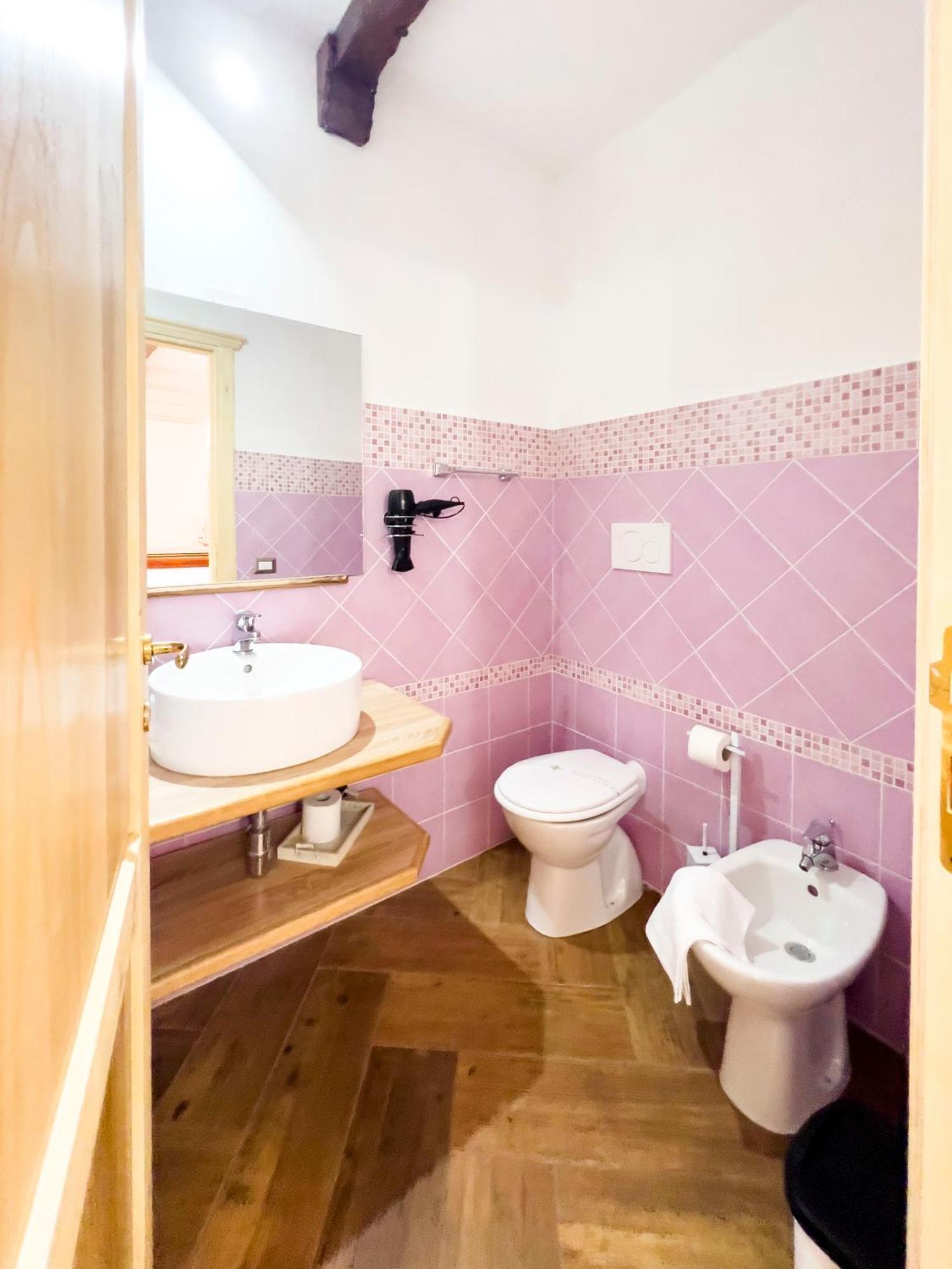 La Torre Del Pozzo Guest House 보사 외부 사진