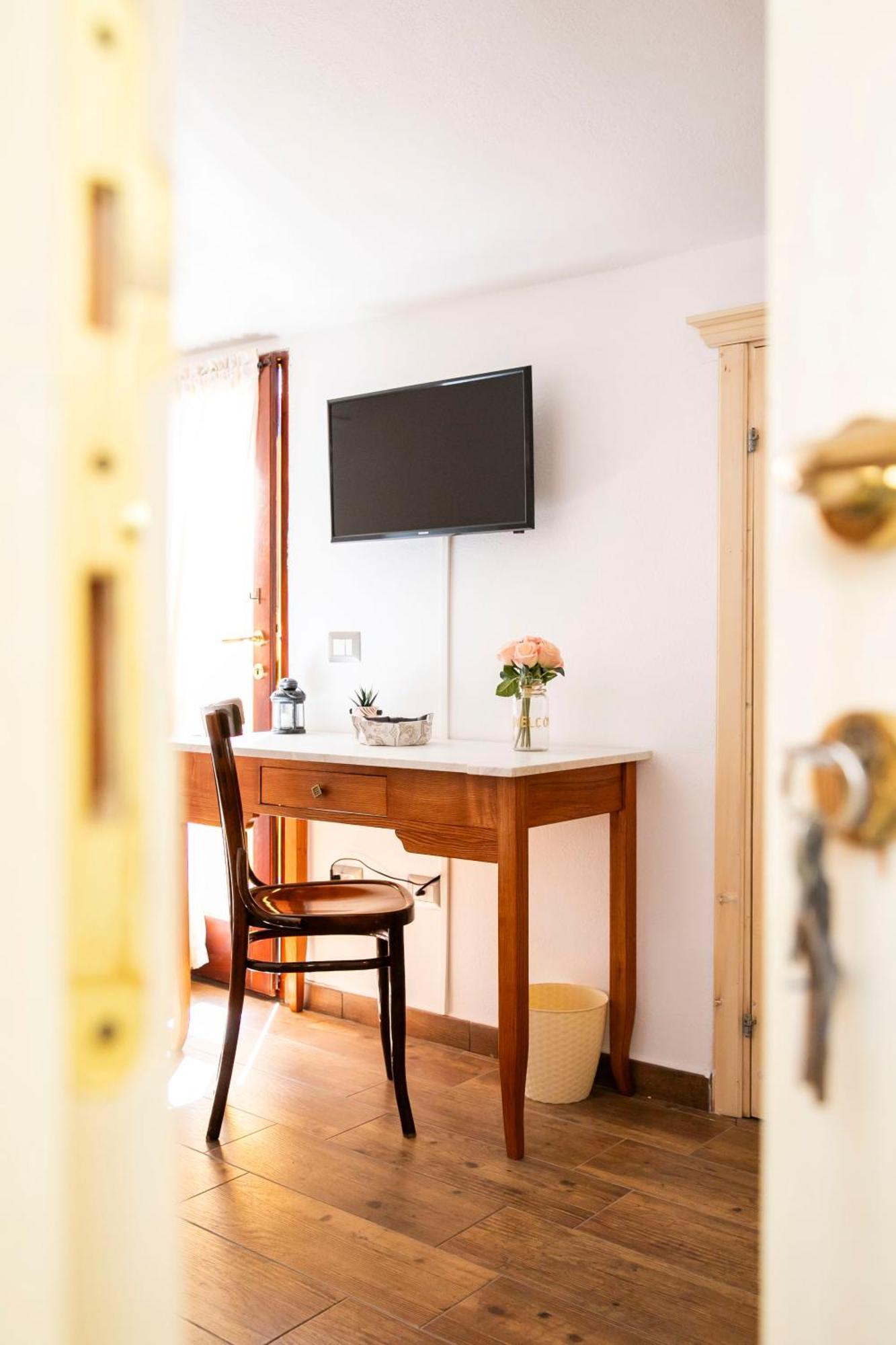 La Torre Del Pozzo Guest House 보사 외부 사진