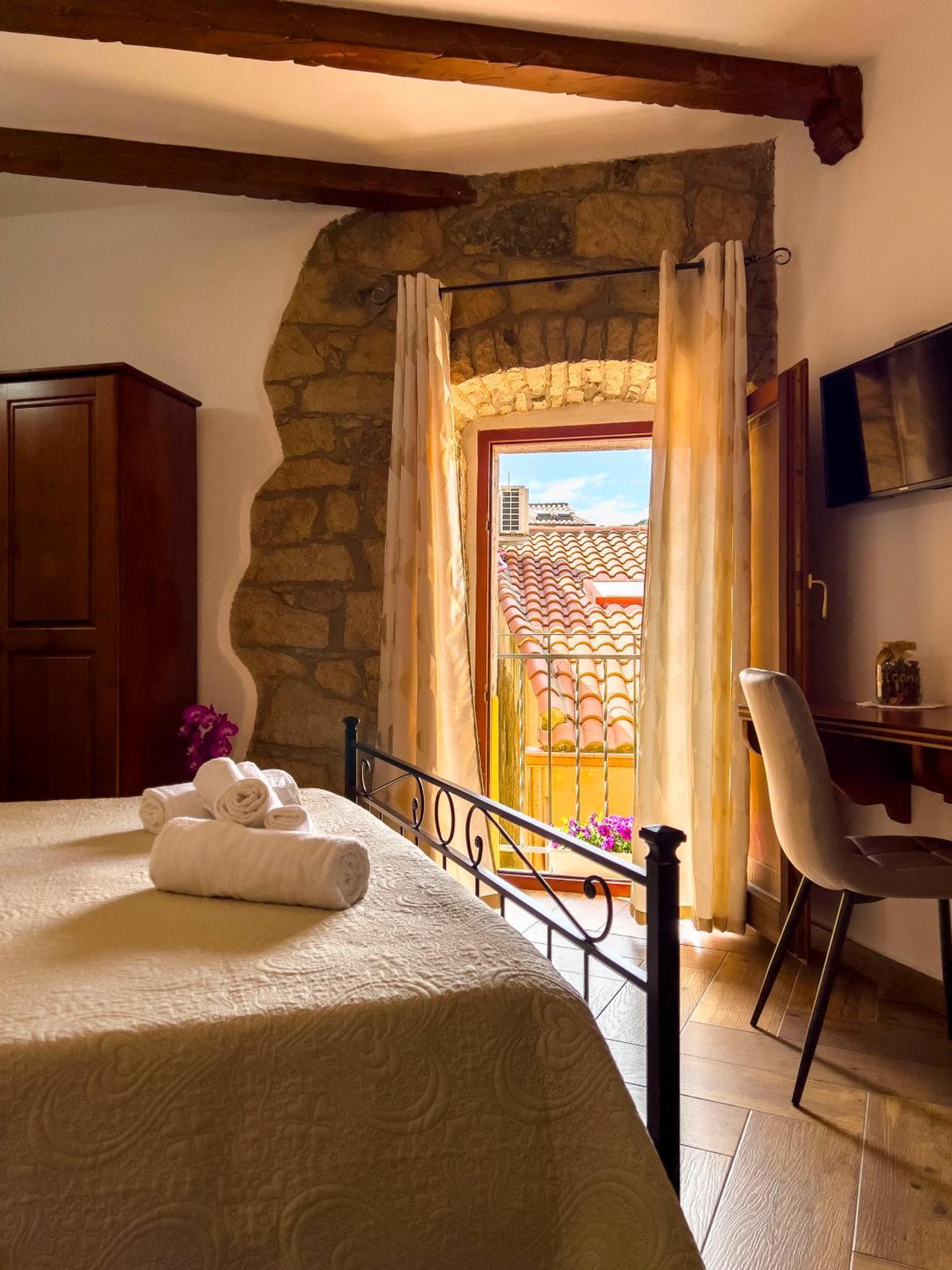 La Torre Del Pozzo Guest House 보사 외부 사진