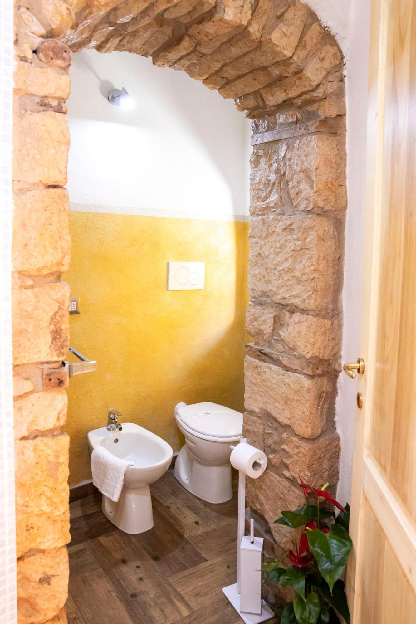La Torre Del Pozzo Guest House 보사 외부 사진