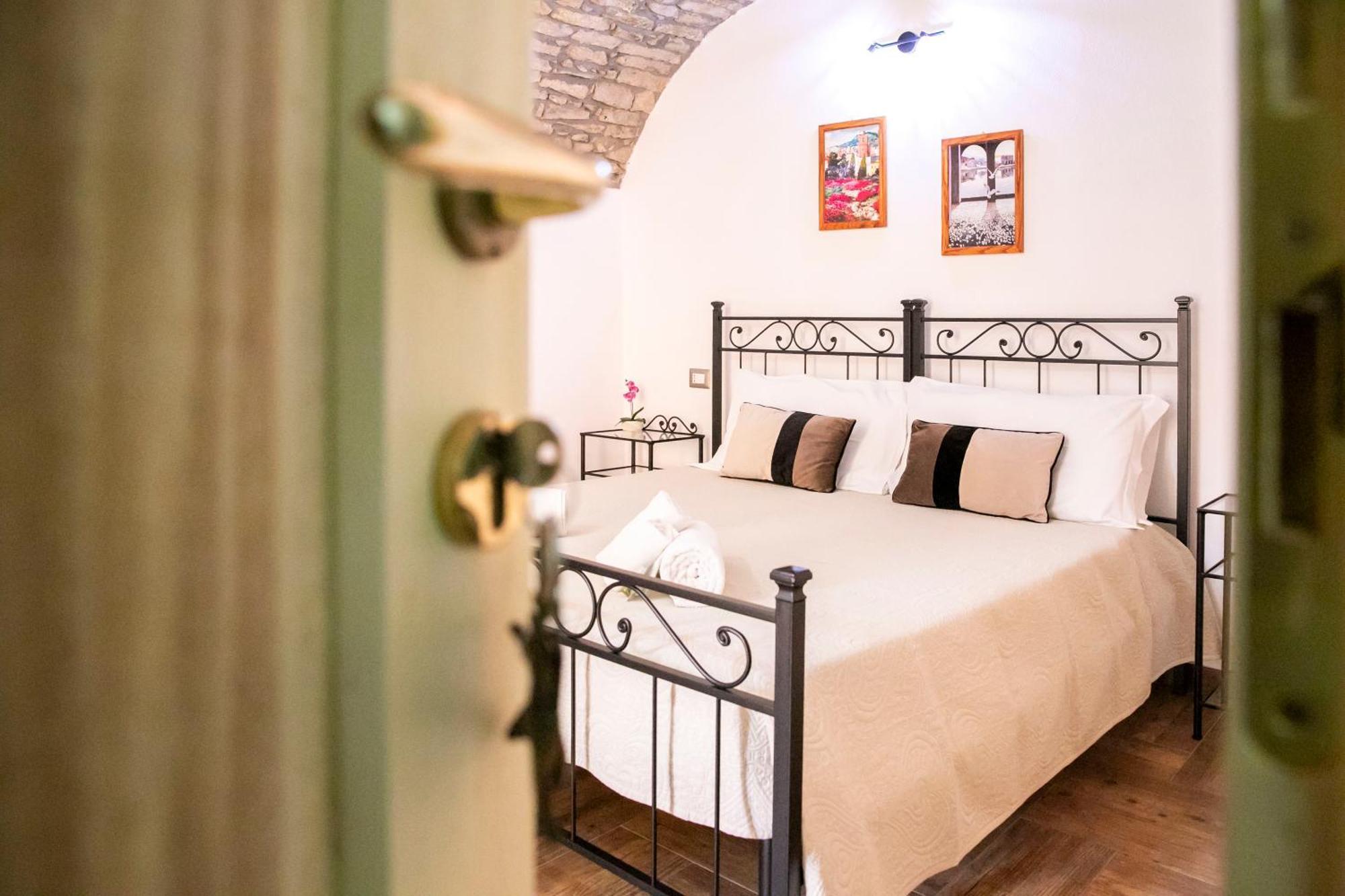 La Torre Del Pozzo Guest House 보사 외부 사진