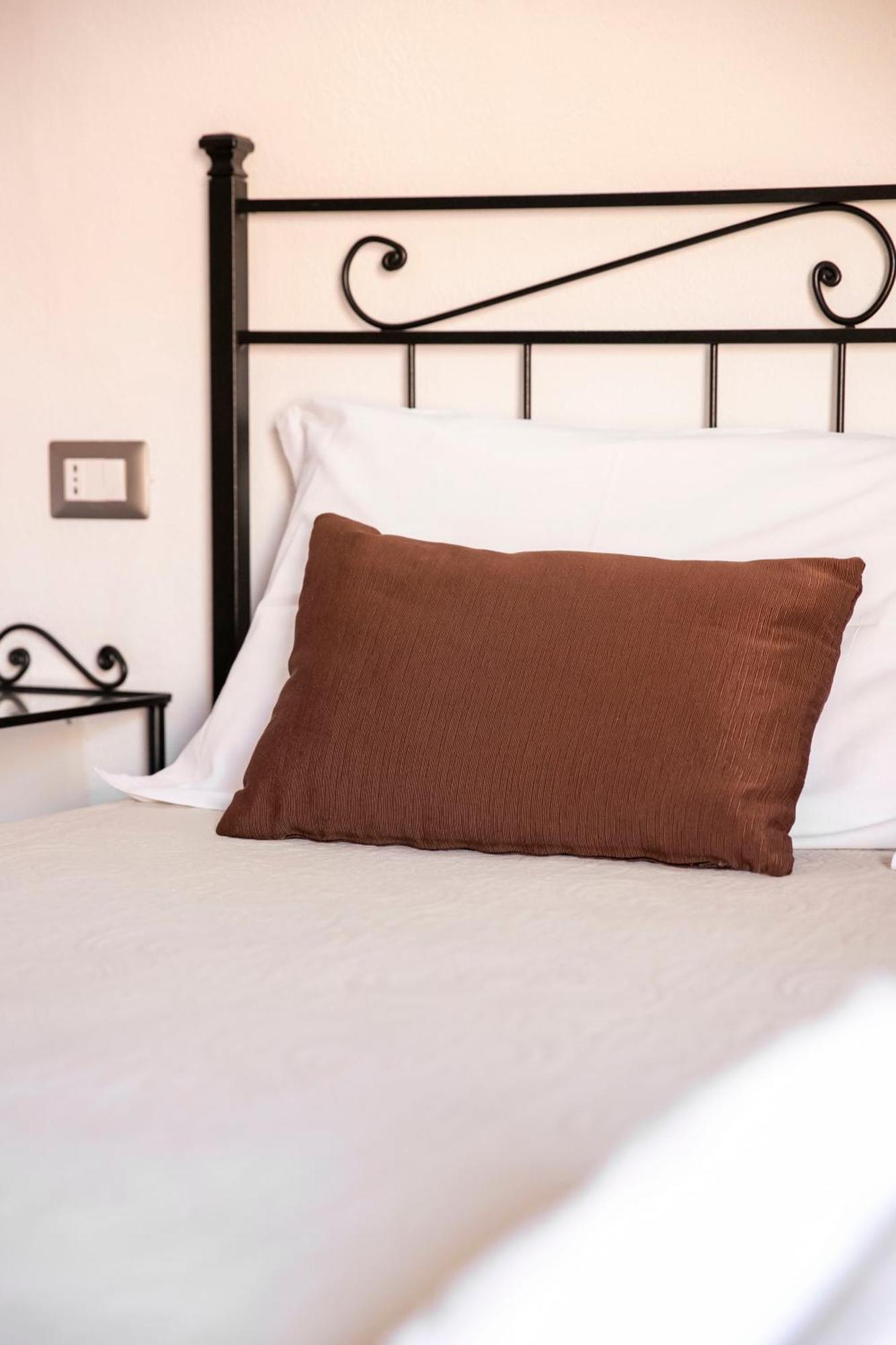 La Torre Del Pozzo Guest House 보사 외부 사진